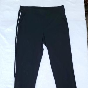 Athleta Joggers Capris Black with White Stripes on sides Womens Size 6